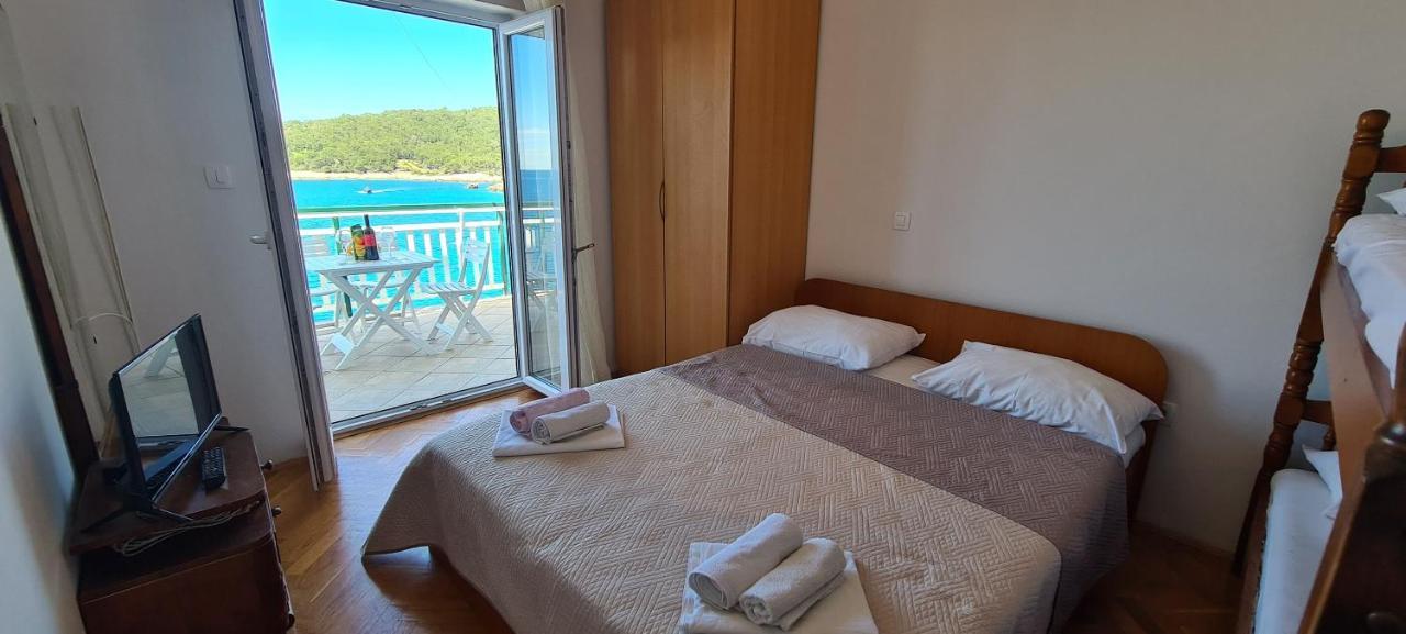 Apartments Ana I Ante Milna  Luaran gambar