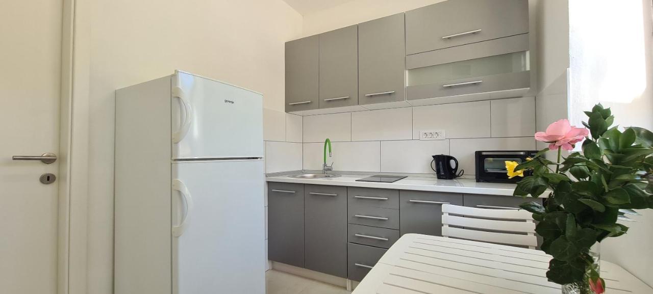 Apartments Ana I Ante Milna  Luaran gambar