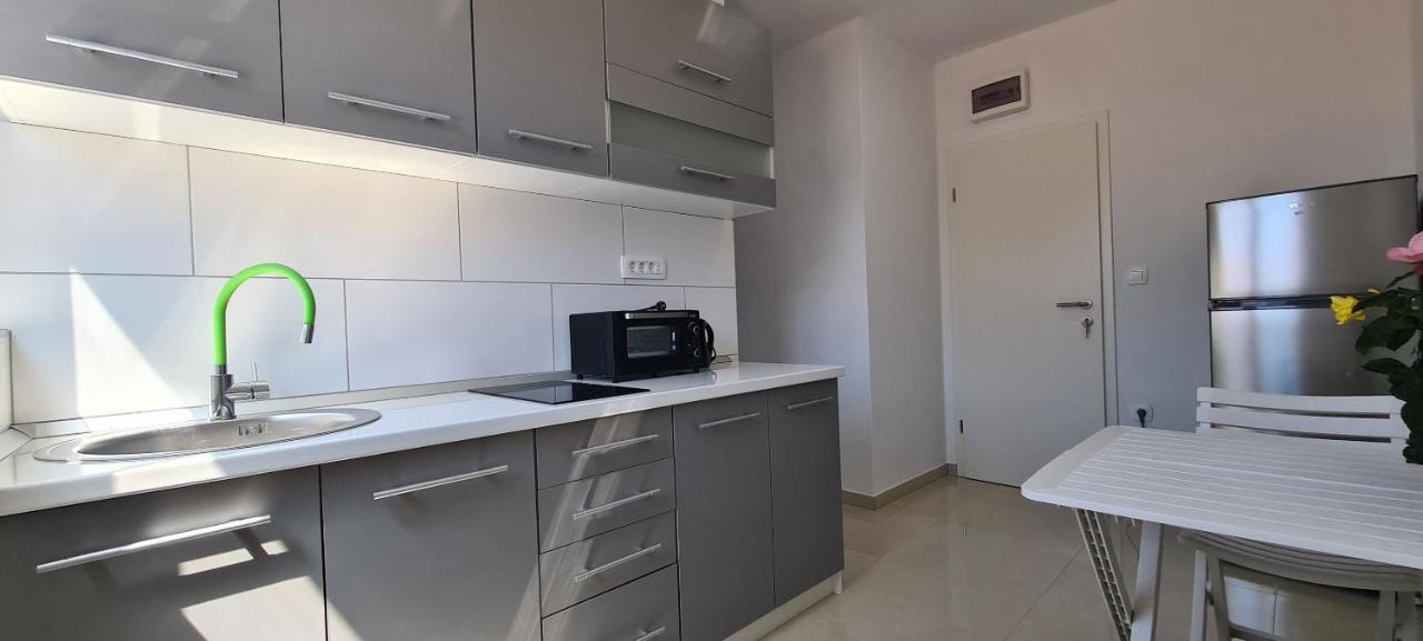 Apartments Ana I Ante Milna  Luaran gambar