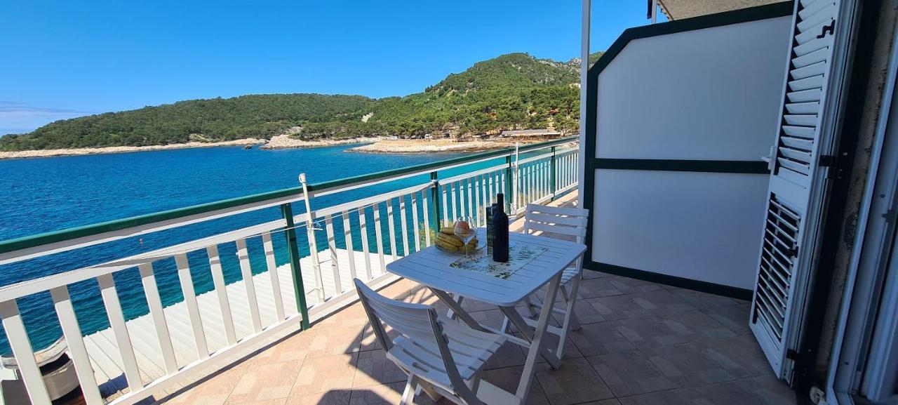 Apartments Ana I Ante Milna  Luaran gambar