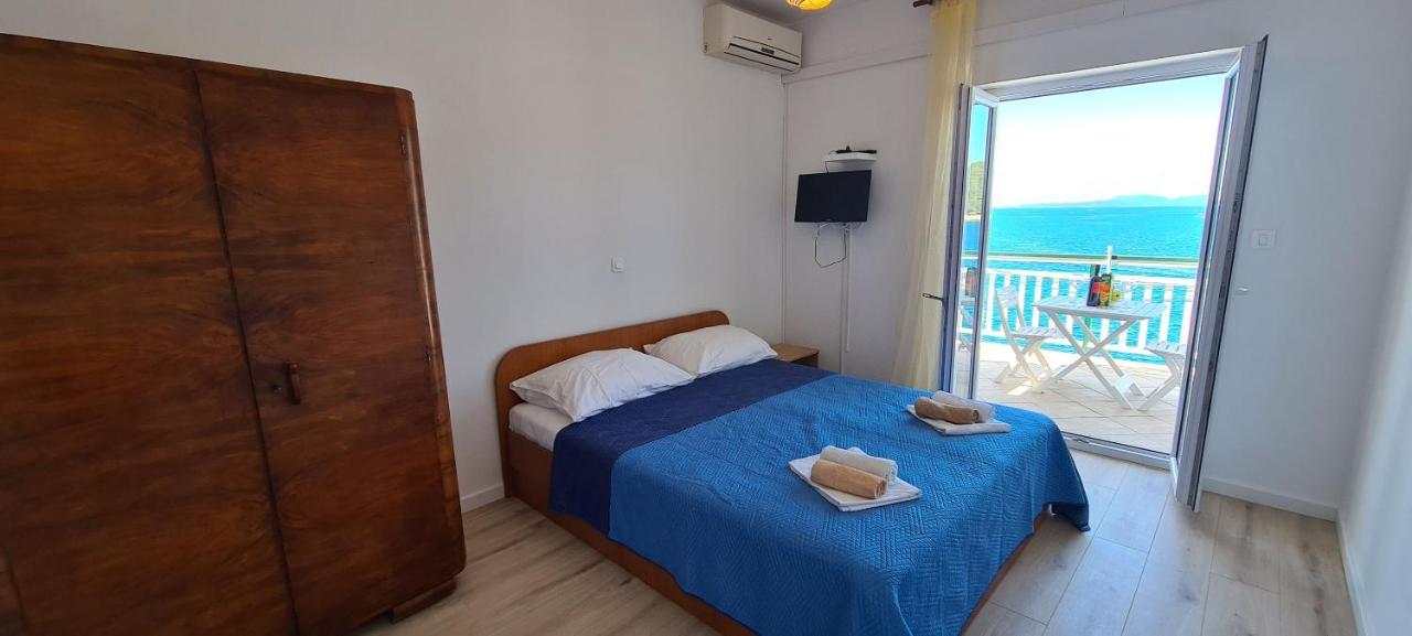 Apartments Ana I Ante Milna  Luaran gambar